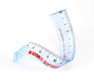 Линейка гибкая 30 см., для левшей KUM